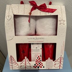 Wild Fig & Cranberry Bath Set - Red